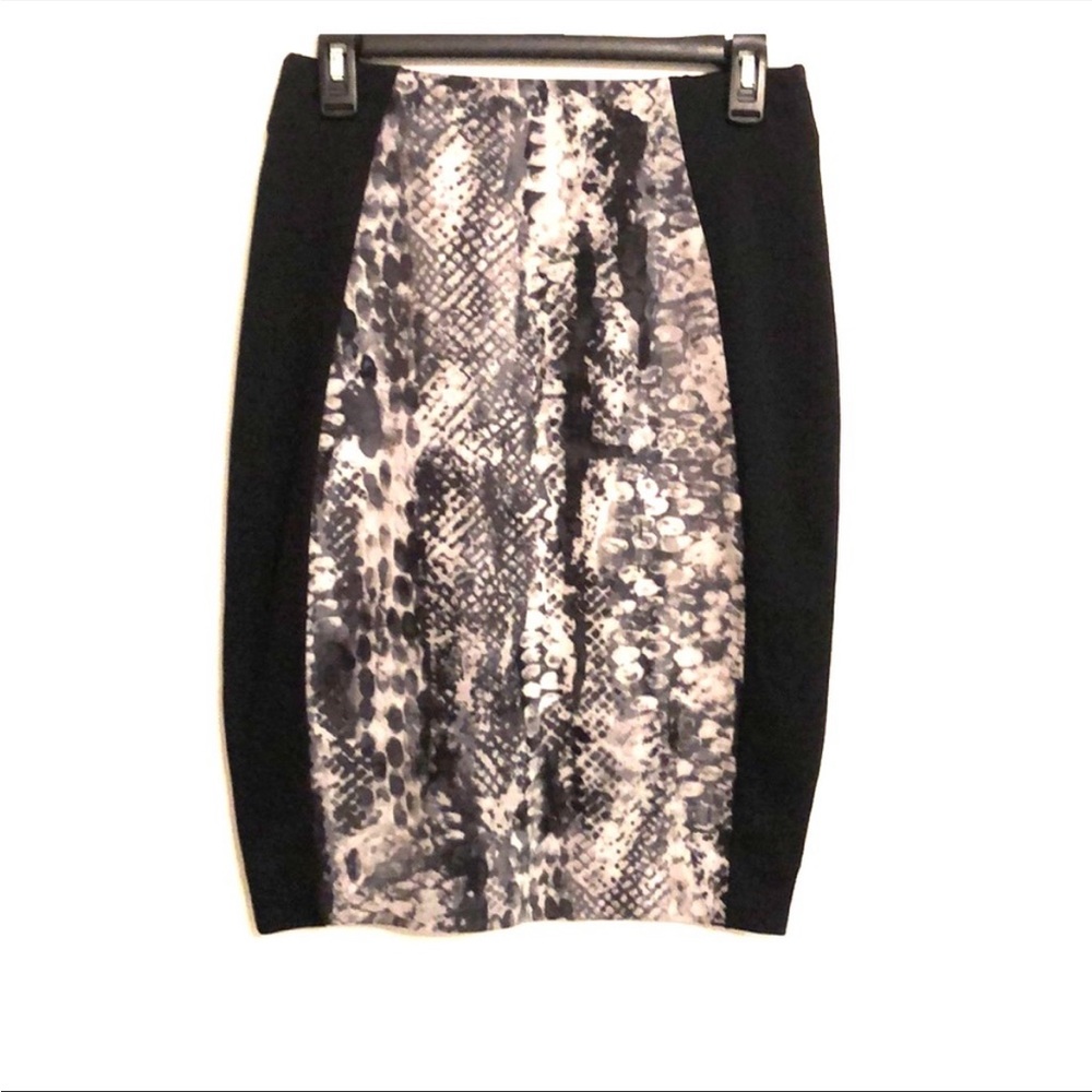 Mossimo snakeskin and black skirt sz small